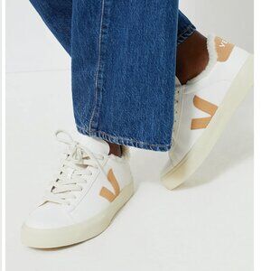NEW Veja Campo Shearling/Sherpa Lined Sneakers - Size 7 - White/Desert